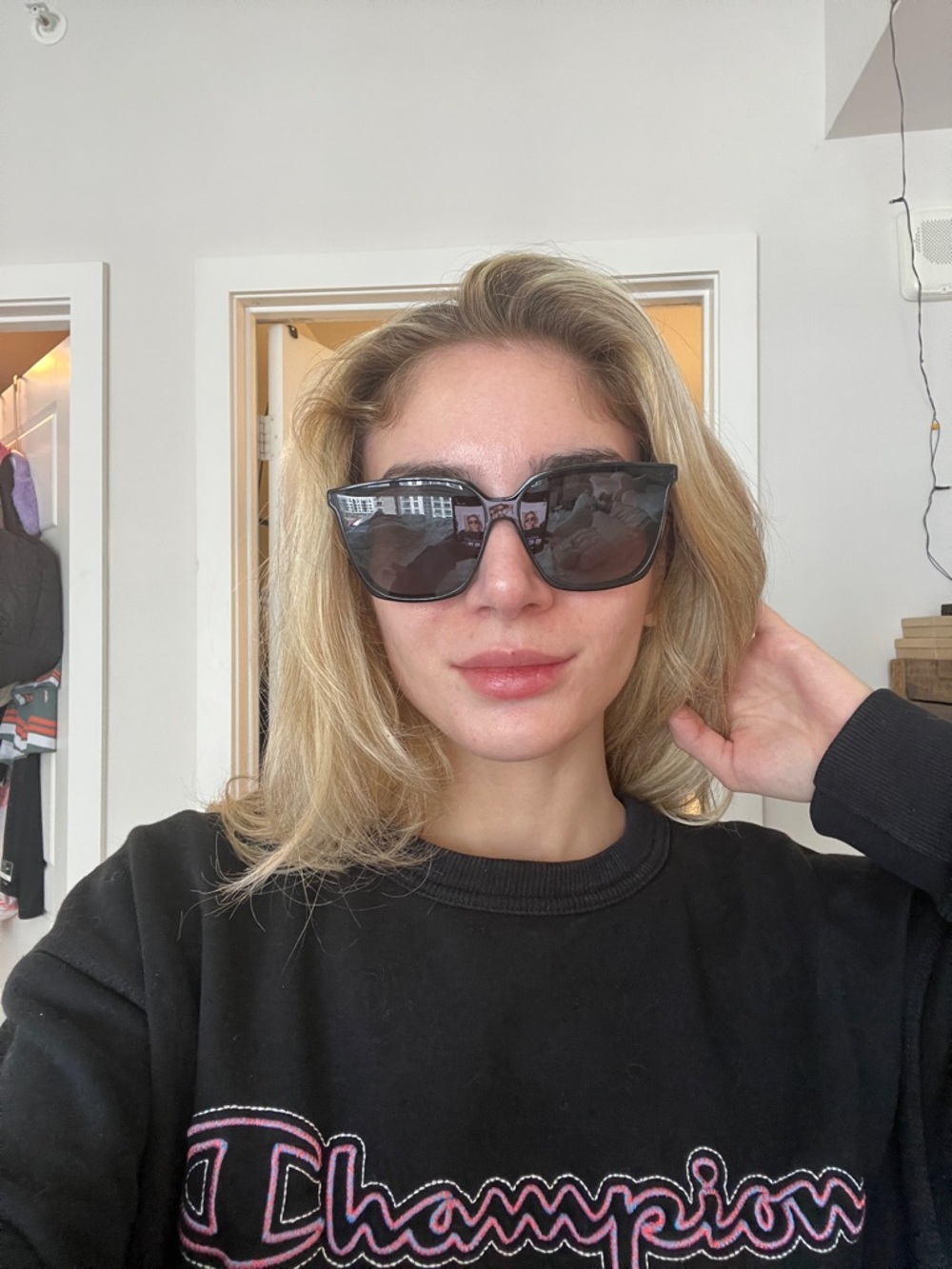 H&M Black Oversized Square Sunglasses - Picture 5 of 11